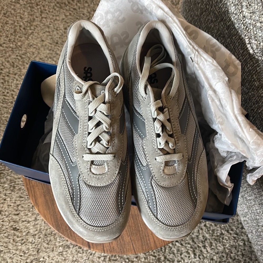 NEW SAS Mens Gray Mesh Sneaker Size 9 Wide
